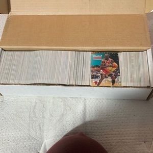 92-93 Skybox basketball cards complete set
